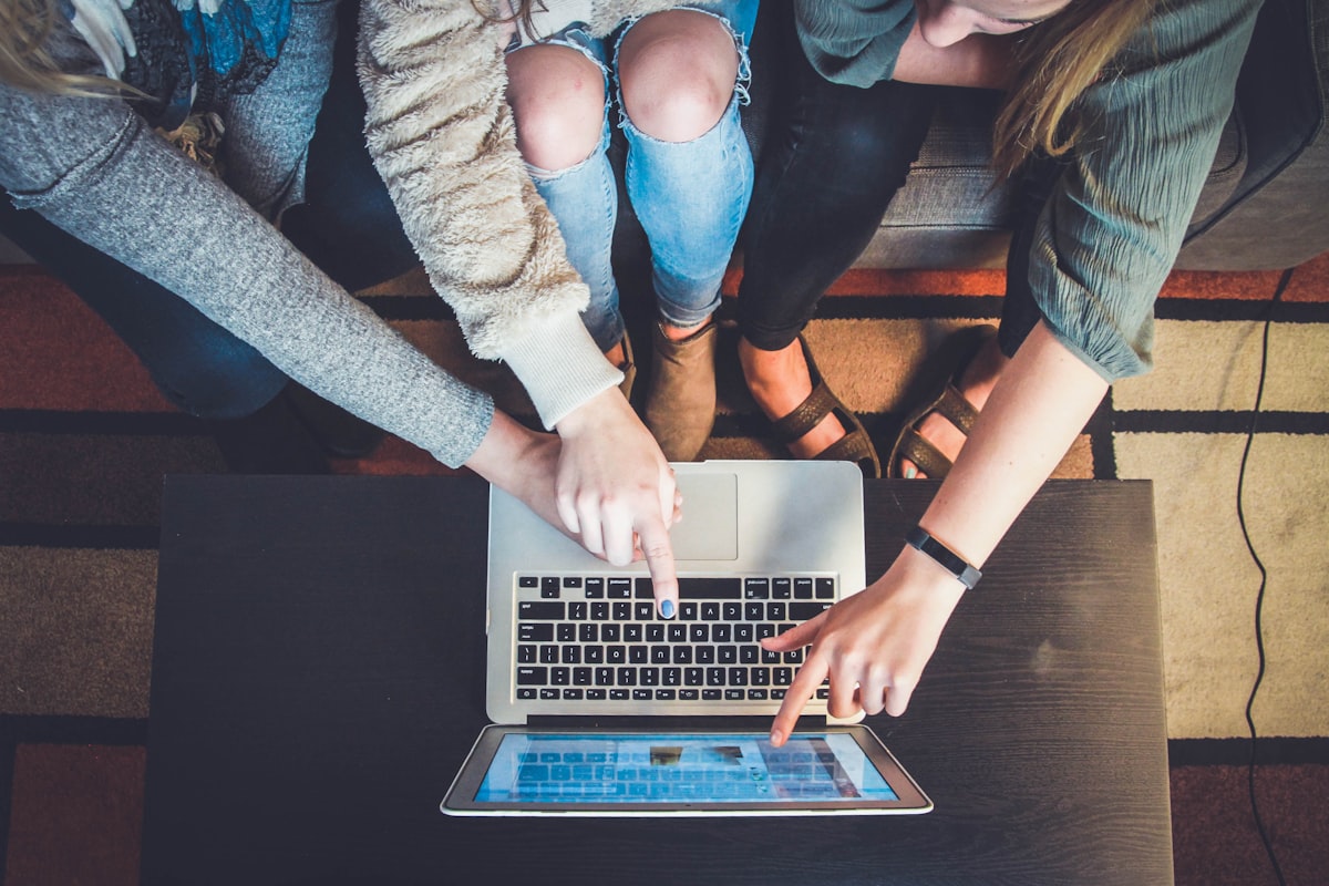 Mobile device and digital browsing